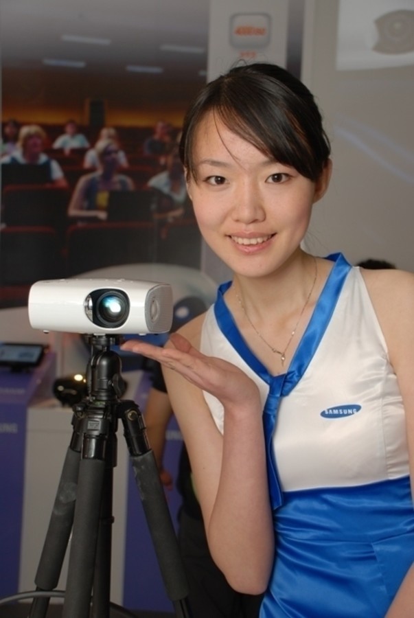【高清图】 三星便携投影机"惊艳"大连高教展图1