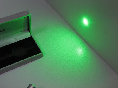 大行ty007100mw绿光激光笔