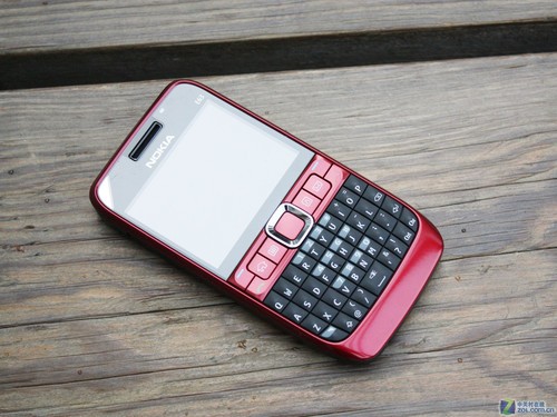 红色全键盘 诺基亚e63京东促销再降90元