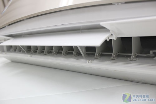 在送风控制模式下,空调根据室内人体活动的区域和强度,智能控制导风叶