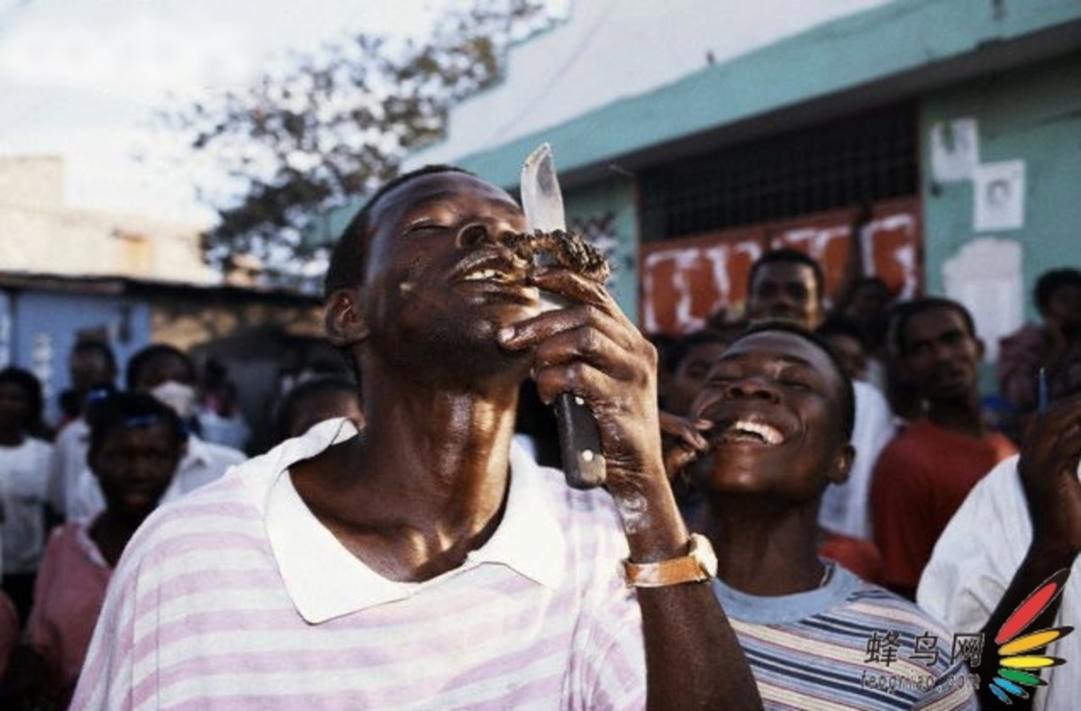 【高清图】 震撼,摄影师记录海地1991吃人肉场景图3
