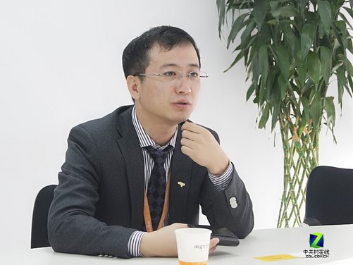 爱国者董事长冯军通过其网络上的3个微博同时对外发布消息称,爱国者