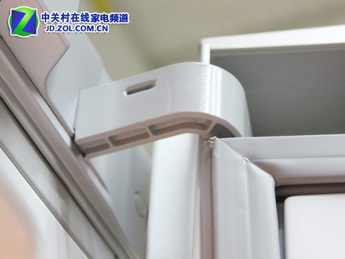 0℃维他保鲜 测博世6系黑色三开门冰箱