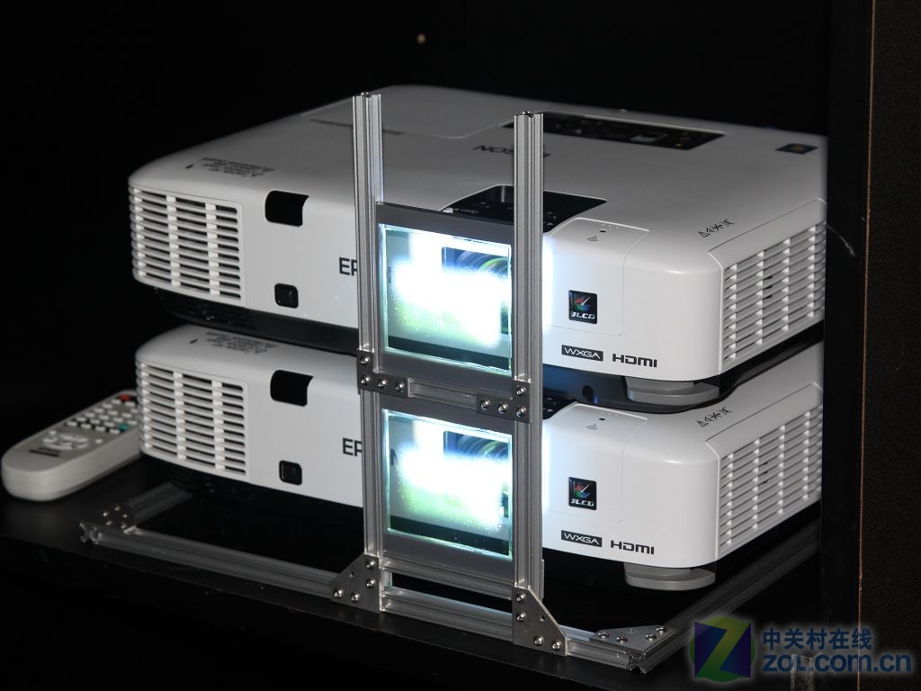 【高清图】 infocomm2011:3lcd正式角逐偏振3d市场图2