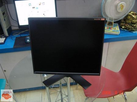 6.9毫米超窄边框 艺卓S1961全国首测