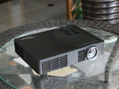 投影机奥图码 ML500正面