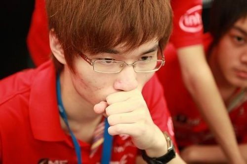 昨日ehome的传奇队长820(真名:邹倚天)正式宣布退役.