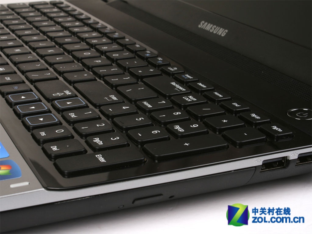 【高清图】 商务娱乐兼顾 三星300e5a笔记本评测图1