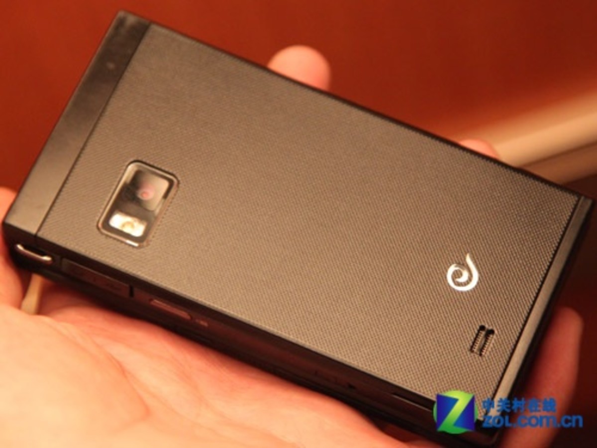 【高清图】 双核双模新旗舰 奢华三星w999现场速评图7