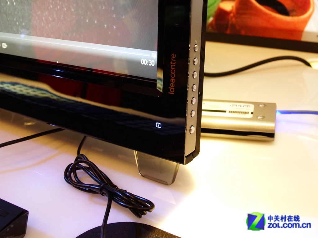 【高清图】 ces:家庭云中心 联想发b340一体电脑图1