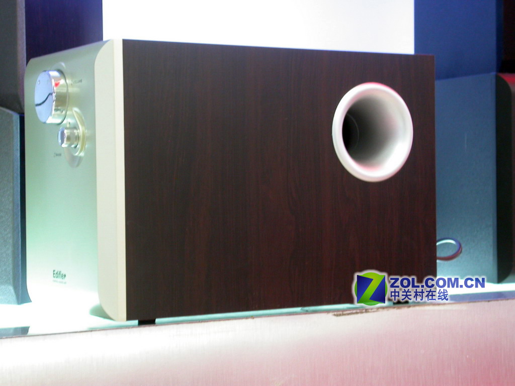 漫步者入门级2.1音箱 r231t价格诱人! (8/9)