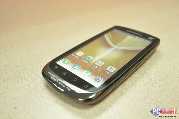 【高清图】 td双核新锐 摩托罗拉mt870外观评测图5