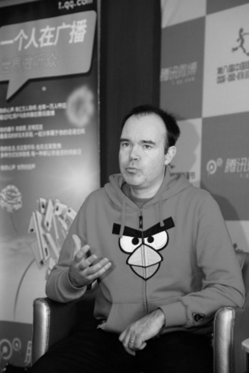 科技另眼看:130斤巨型机箱震爆你的眼