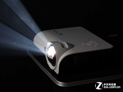 自动梯形校正 雅图DX226ST短焦机首测