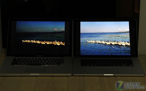 һ�Աȿ��ӽǶȣ��ᱡ�� MBP ��ӵ�еĹ��ӽ���Ļ���ƾ����ֳ����ˣ�˿��û��ƫɫ���󣬶���ߵ���ͨ MBP ���޷������ۿ���