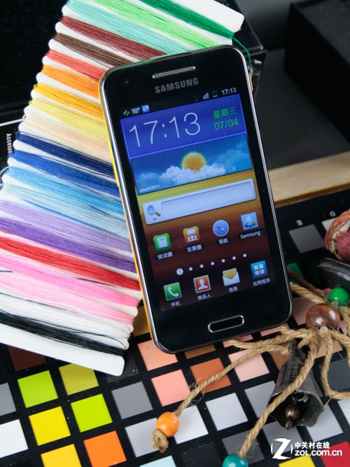 【高清图】 1ghz双核2000mah投影手机 三星i8530评测图4