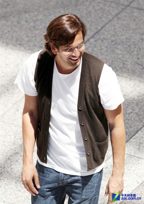 青年乔布斯亮相 电影《jobs》最新剧照