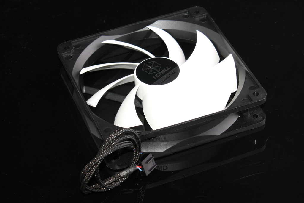 【高清图】 全球首款混合散热 gtx680冰龙黑金版降临图6