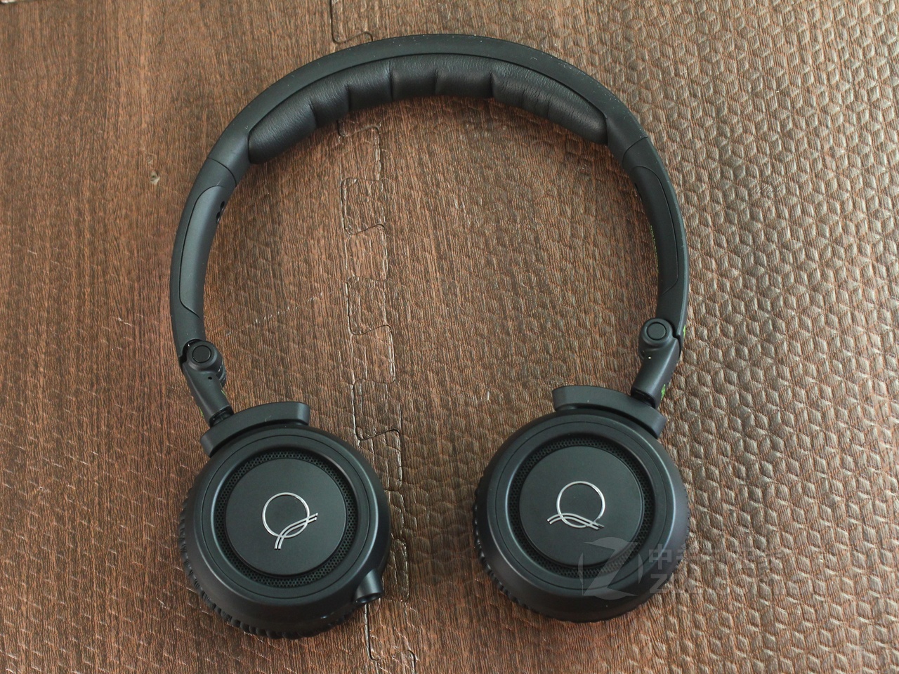 akg q460